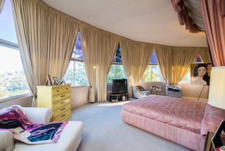 Elvis Presley’s Palm Springs Honeymoon Retreat Hits the Market - Photo 7 of 8 -