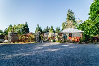 This 120-Year-Old Home With a Greenhouse Is a Gardener's Paradise - Photo 5 of 27 -