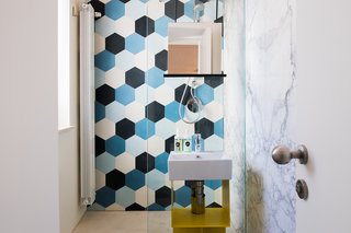 An Old Fisherman's House in Sicily Is Transformed Into 2 Apartments - Photo 3 of 12 -