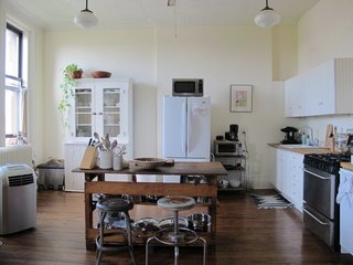 A 19th-Century Schoolhouse in Brooklyn Becomes a Classy Apartment - Photo 8 of 21 -