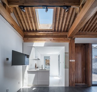 A Smart TV Controls the Layout of This Futuristic Beijing Home - Photo 8 of 11 -