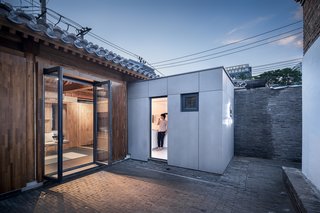 A Smart TV Controls the Layout of This Futuristic Beijing Home - Photo 6 of 11 -