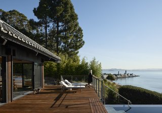 The landscape was devised by Hale along with Kate Stickley of Arterra Landscape Architects. The general contractor on the project was Jungsten Construction.
