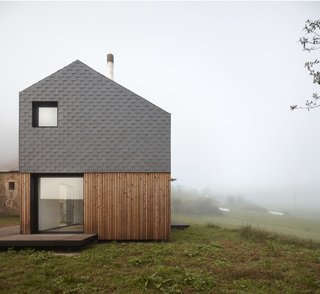 This Affordable Prefab in Spain Only Took 5 Hours to Assemble - Photo 5 of 14 -