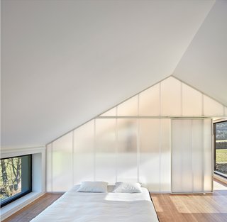 This Affordable Prefab in Spain Only Took 5 Hours to Assemble - Photo 13 of 14 -