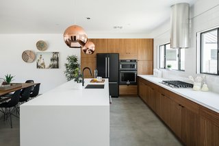 In Arizona, a Modern Cube and Tumbledown 1930s Shack Make an Unlikely Couple - Photo 2 of 12 -