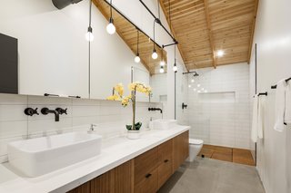 In Arizona, a Modern Cube and Tumbledown 1930s Shack Make an Unlikely Couple - Photo 4 of 12 -