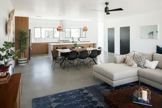 In Arizona, a Modern Cube and Tumbledown 1930s Shack Make an Unlikely Couple - Photo 12 of 12 -