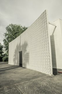 The Parker hotel, which was the first Holiday Inn in California when it opened in 1959, has been updated twice by Jonathan Adler. Its decorative concrete-block entrance screen, designed by MR Architecture + Decor in the early 2000s, remains in place.