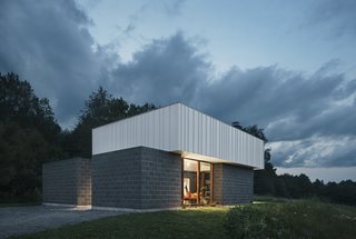 Two Designers Create a Small but Luxe Retreat in the Catskills - Photo 7 of 8 - Structural engineering firm Robert Silman Associates was key in helping the couple execute their design, particularly the cantilevered standing-seam aluminum roof. 