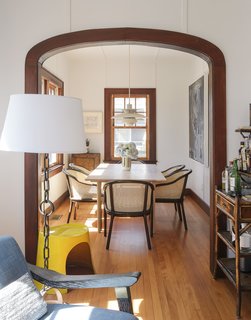  In the dining room, there’s a Poul Henningsen pendant, a Hans Wegner table, and Ward Bennett Landmark chairs. 