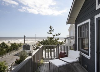 This Eclectic Beach Bungalow on Fire Island Was Saved After Sandy - Photo 11 of 20 -