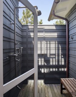 This Eclectic Beach Bungalow on Fire Island Was Saved After Sandy - Photo 18 of 20 -