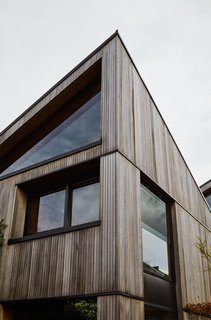 The house that Richard Naish of RTA Studio created for his family in Grey Lynn, Auckland, is a series of pavilions and courtyards designed to make the most of the narrow site and the area’s mild weather. 