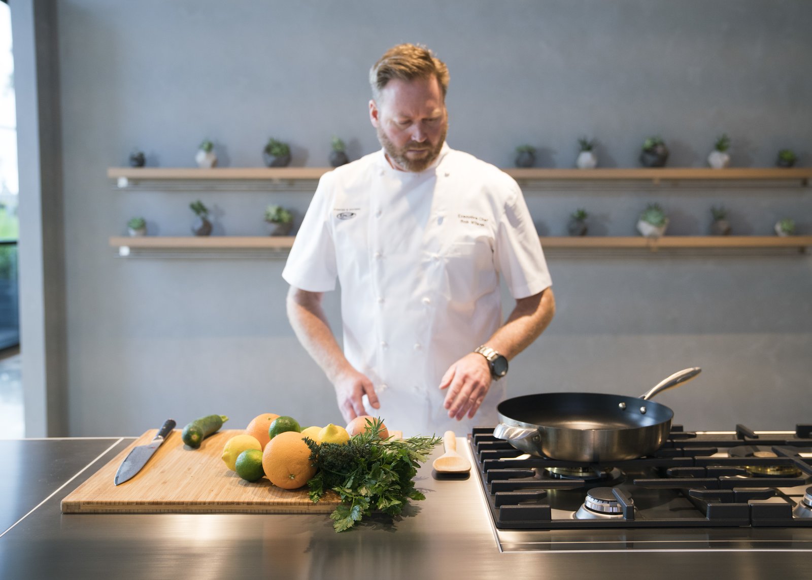 The company’s executive chef is on-site to prepare fresh, inventive dishes and demonstrate the performance of Fisher & Paykel’s well-considered designs.