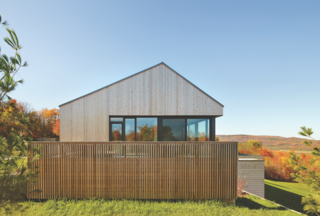 An eco-friendly building material, Western Red Cedar was a suitably environmentally conscious material for the home. 