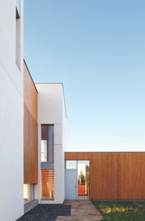 Homeowner Eric Lemelson had high standards for his contemporary structure. Western Red Cedar is at home with this modern, glass and concrete home. 