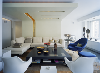 Hariri had a clear vision for her space: something elegant and refined with minimal, thoughtfully placed art and furniture. She wanted it to express her individuality, but also be a comfortable haven for her family. 
