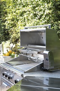 When designing the grill, the Fisher & Paykel team focused on style and design just as much as they did performance. "From a design perspective, it’s all about elevating the style of the house," says Dexter. "The grill delivers the full package of beauty, brains, and brawn." 