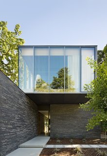 The second floor, which houses Mark’s office, has aluminum-framed windows on three sides and opens to a roof deck. The general contractor on the project was San Francisco–based Matarozzi Pelsinger.