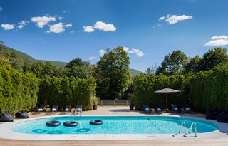12 Renovated Motels That Make Us Want to Hit the Road - Photo 11 of 12 -
