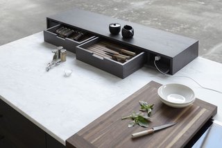 The Horizontal Bar Block is a specialized toolbox for cooking and serving. 