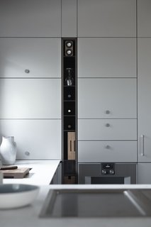 With the exception of the storage box, the Vertical Bar Block is open so that whatever is stored there is easily accessible. 
