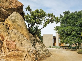 Take Your Next Vacation in a Midcentury Home in the Santa Monica Mountains - Photo 4 of 7 -