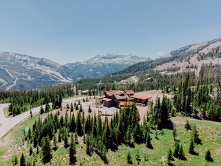 At every turn, the dwelling stays connected to the environment.