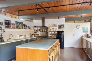 This Post-and-Beam in Pasadena Offers Classic California Living For $2M - Photo 5 of 13 -