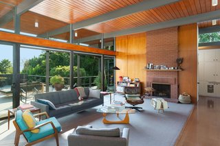 This Post-and-Beam in Pasadena Offers Classic California Living For $2M - Photo 2 of 13 -
