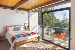 This Post-and-Beam in Pasadena Offers Classic California Living For $2M - Photo 8 of 13 -