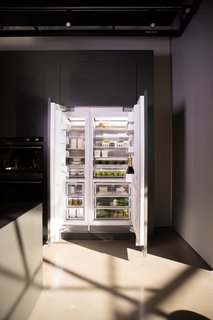 The Integrated Column models have been thoughtfully designed with three different modes on each side: Pantry, Fridge, and Chill. For example, while the Pantry mode is perfect for items that you don’t normally sit in the fridge but would like kept at a constant temperature, the Fridge setting is the normal refrigerator mode, and Chill is perfect for perishable meat or beverages about to be served. The freezer also has three modes: Freezer, Soft Freeze, and Deep Freeze.