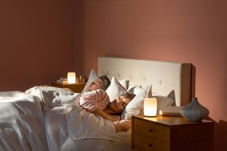The lamp gradually brightens to wake you up in the morning.