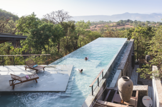 A Staggering Retreat in Western India Follows the Contours of Hills and Forest - Photo 4 of 8 -