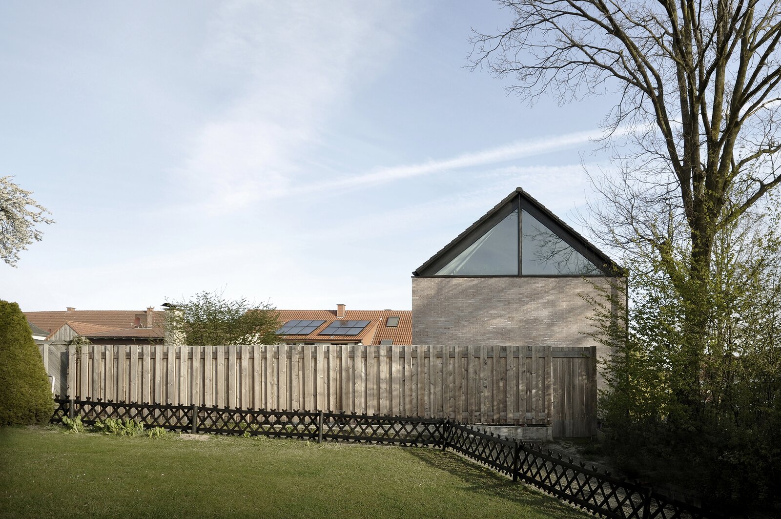Photo 10 of 11 in An Architect’s Gable-Roofed House Near Munich Fits ...