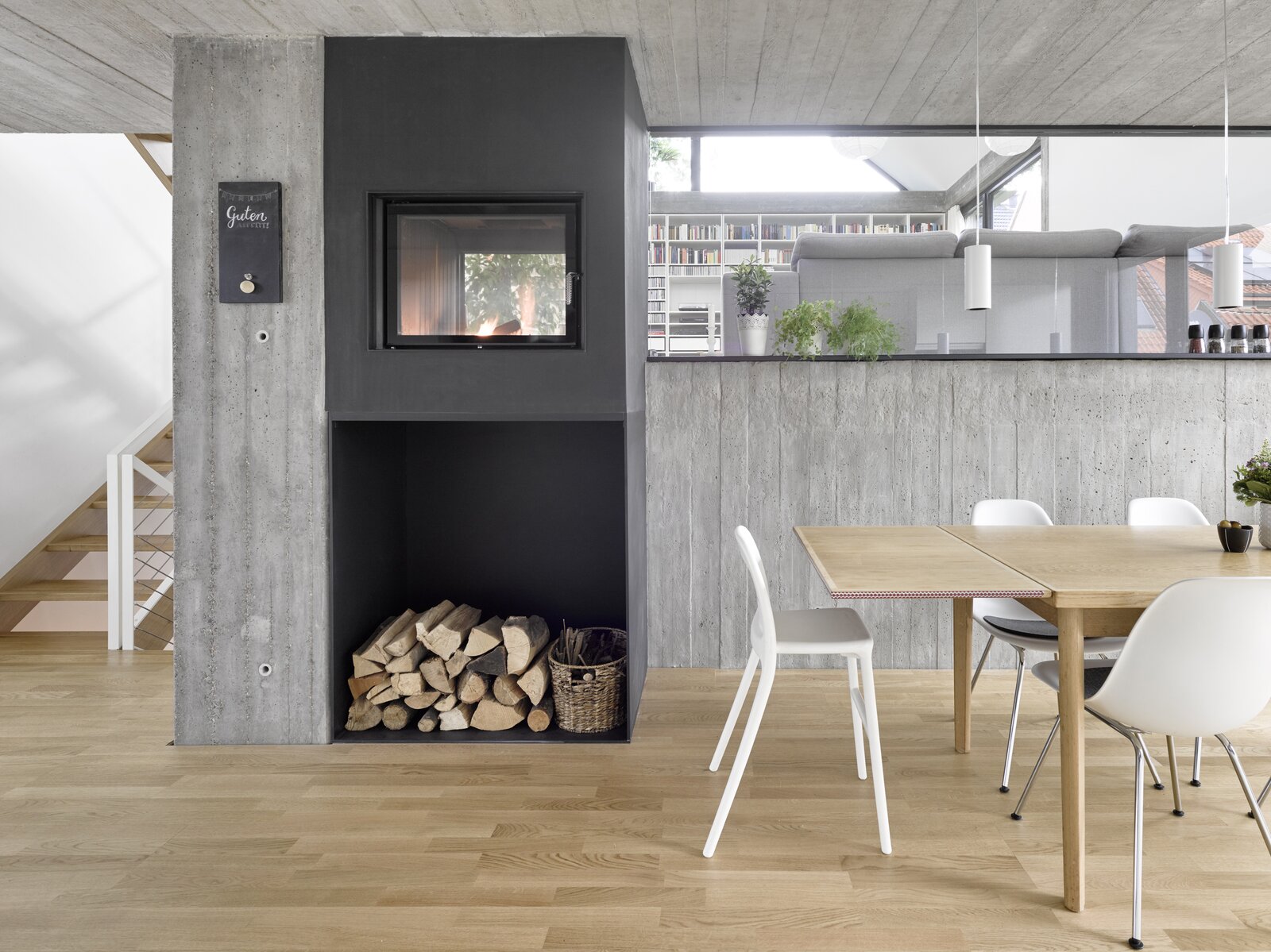 Photo 4 of 11 in An Architect’s Gable-Roofed House Near Munich Fits ...