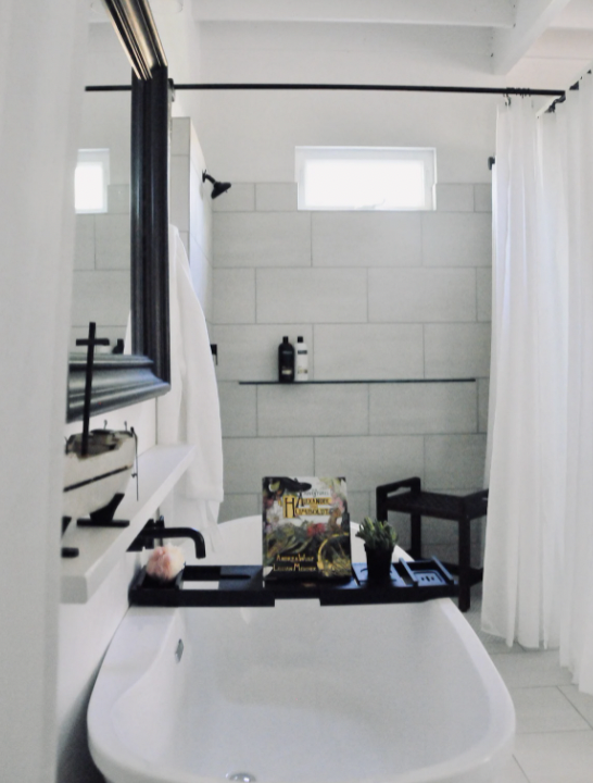 photo-4-of-5-in-studio-with-freestanding-tub-by-dwell-dwell