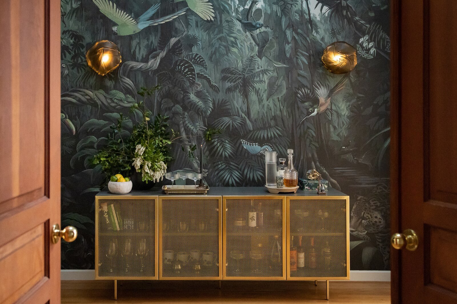 How a Designer Created a Jungle-Themed Barscape for Less Than $4,000 ...