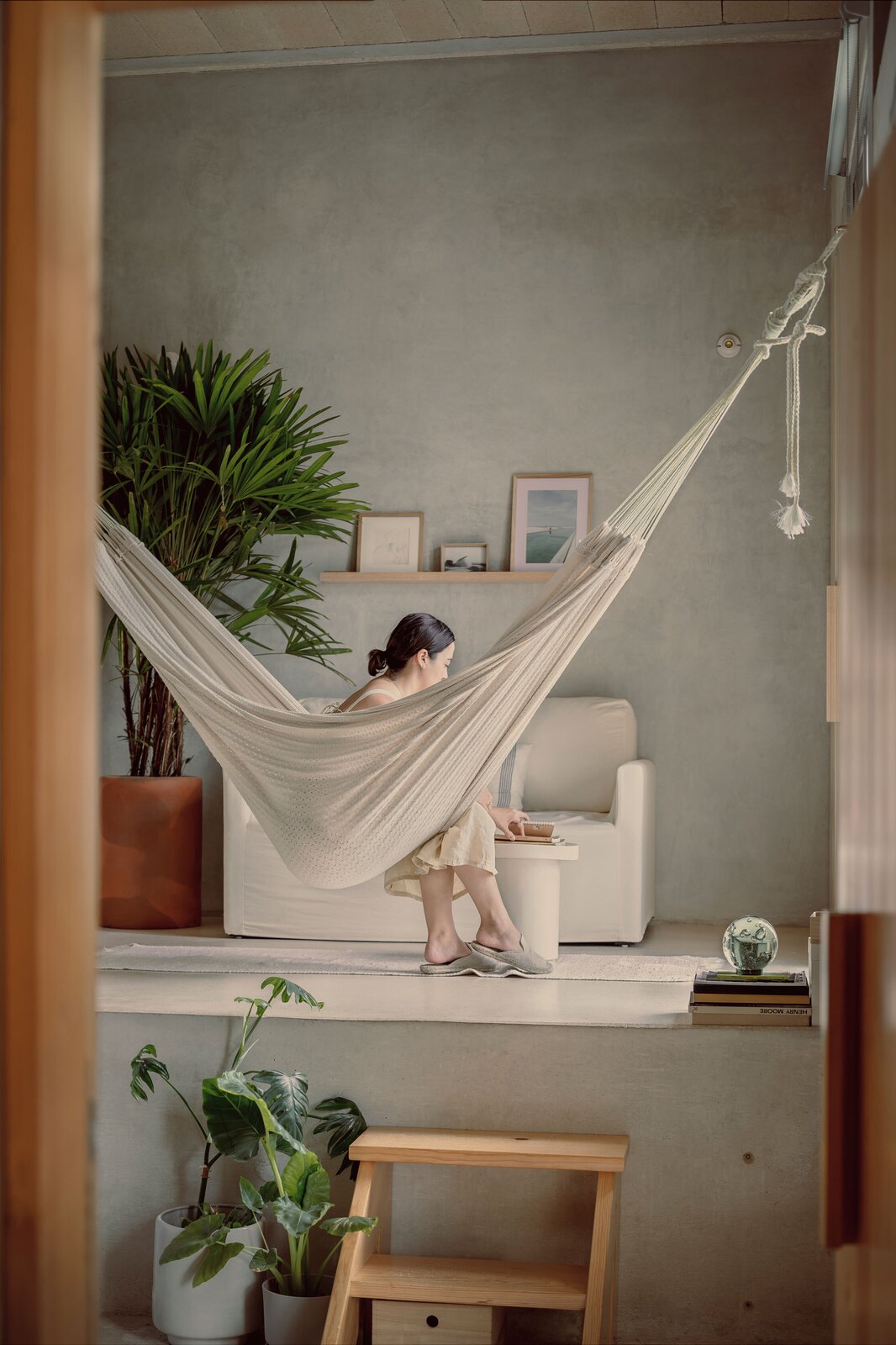Photo 1 of 18 in Love It or Hate It? Indoor Hammocks by Dwell from In