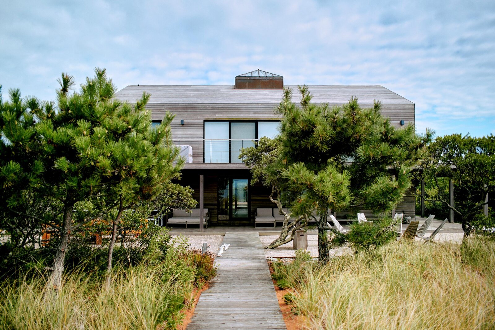 Photo 1 of 11 in This Closed-Loop Design on Long Island Provides a ...
