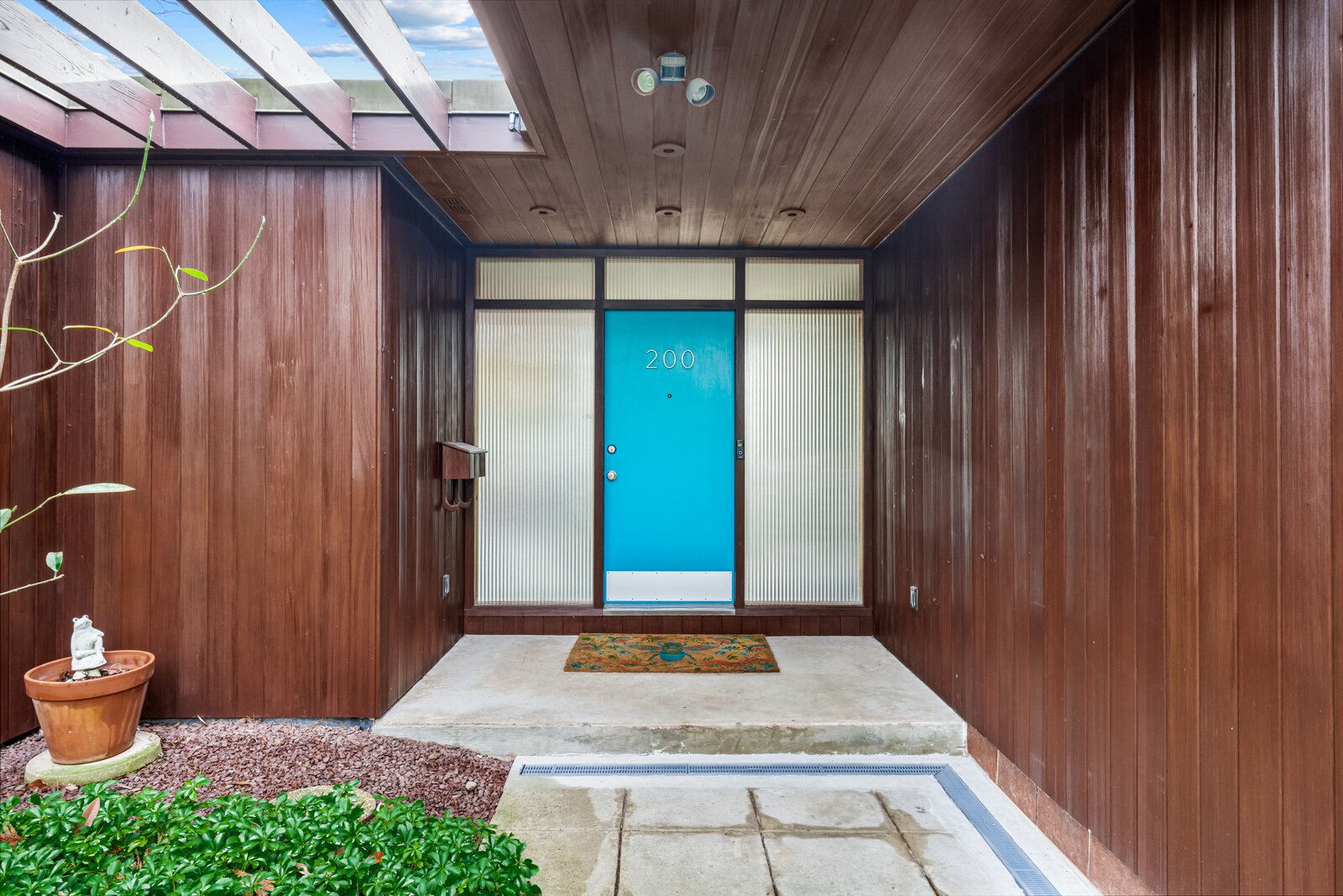 Photo 3 of 11 in A Woodsy Midcentury Home in Rural Pennsylvania Asks