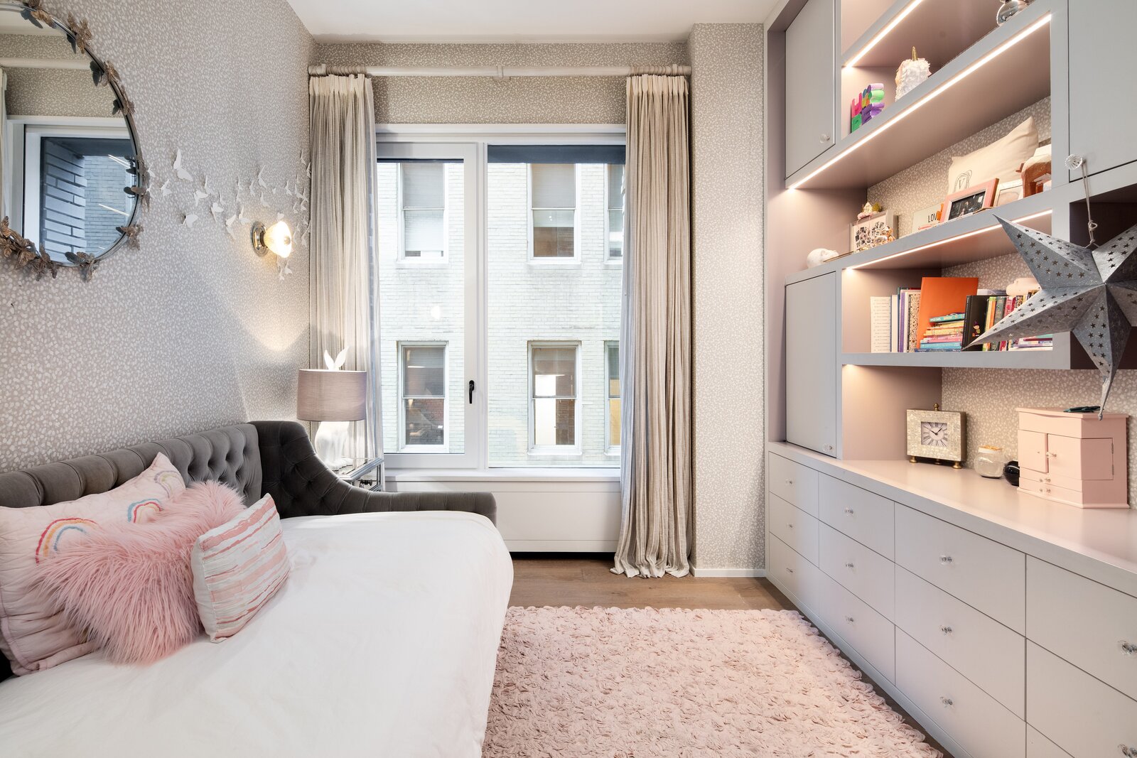 Photo 9 of 10 in “Today” Co-Anchor Savannah Guthrie Lists Her Swanky