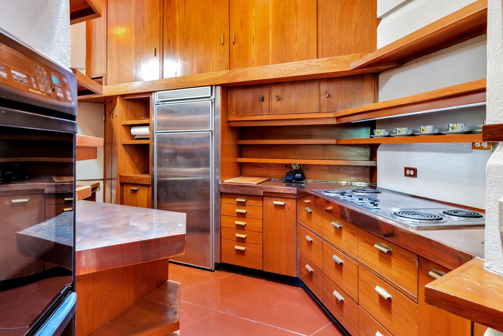 Photo 7 of 16 in Frank Lloyd Wright’s Fountainhead Residence Just Hit ...