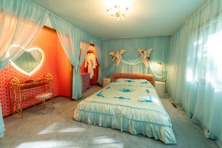 The Content Creators Who Turned an Obsession With Vintage Love Motels Into One