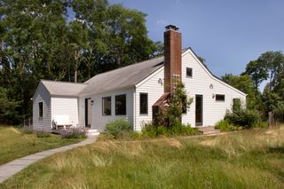 Budget Breakdown: She Turned a Long Island Cottage Into a Creative Retreat for $418K