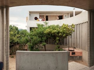 This Oaxacan Beach House Has Rows of Thin Columns Instead of Walls