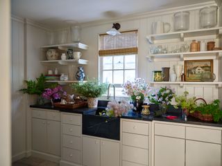 Forget Gatekeeping, Annie Meyers-Shyer’s "This Oak House" Shares Every Single Source for Her Home