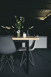 As a way to share their brand with San Francisco locals, Florealm hosted a pop-up shop at the offices of Square, where busy employees could experience the blooms for themselves. 