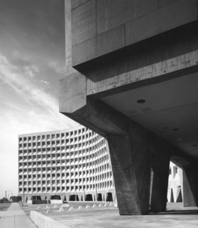 Breuer's Headquarters for Urban Development in Washington, D.C., is a monolithic testament to Brutalism, elevated by massive concrete pillars. Breuer's building came in $4 million under budget, a fact that led to more commissions from the U.S. government. (1963-1968)